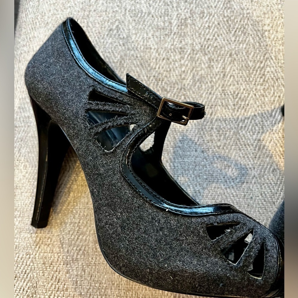 Aldo grey flannel blk patent trim platform heel. SZ 37. Cutout pattern good cond - Picture 3 of 9